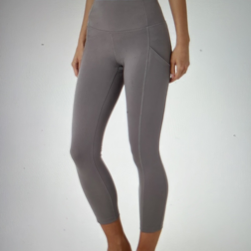 Women’s side pocket leggings - Sz S - 7/8 length